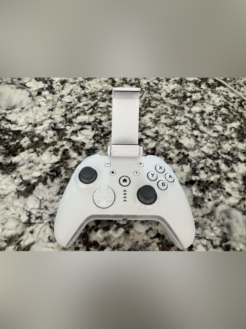 New White Bluetooth Mobile Game Controller with Phone Mount